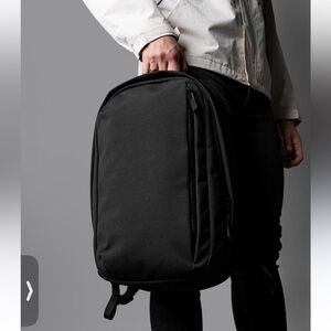 ALPAKA Metro Pro Business Travel Padded Weatherproof Backpack 24L in Black NWOT